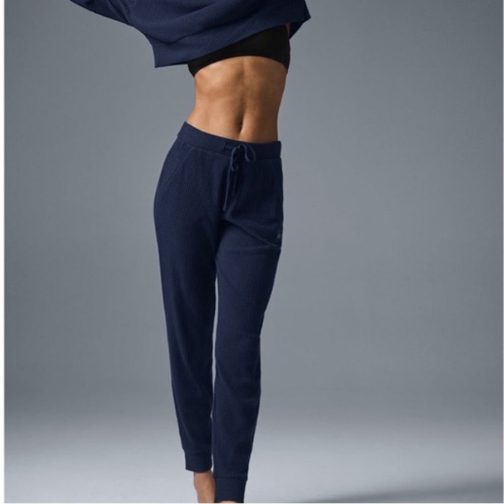 Alo Yoga | New with Tags Muse Sweatpants in Navy | Limited Edition